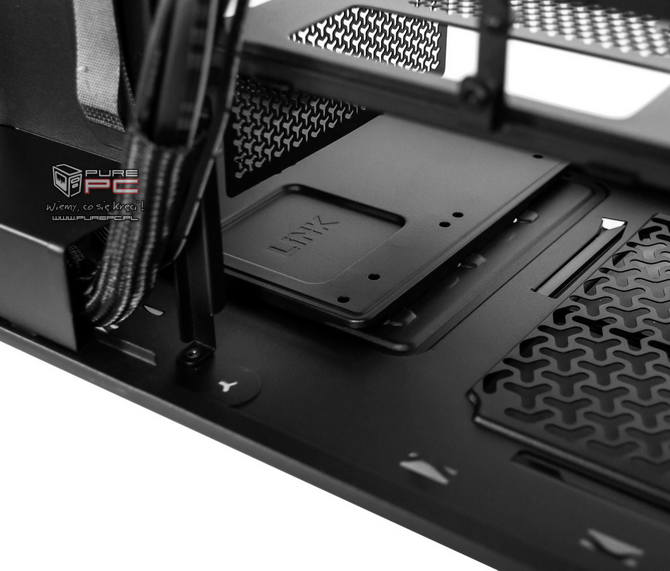Test obudowy komputerowej Corsair Frame 4000D RS - Przewiewna modułowa konstrukcja z kilkoma fajnymi udogodnieniami [nc1]