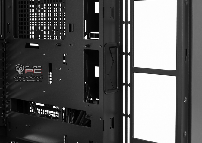 Test obudowy komputerowej FSP U691 - Efektowne szkło z trzech stron, solidna konstrukcja i miejsce na radiator 480 mm [nc1]