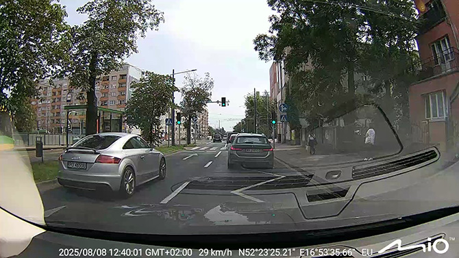 Recenzja Mio MiSentry 12T. Monitorowanie samochodu, podgląd na żywo z trzech kamer, śledzenie GPS i powiadomienia, ale... [nc1]