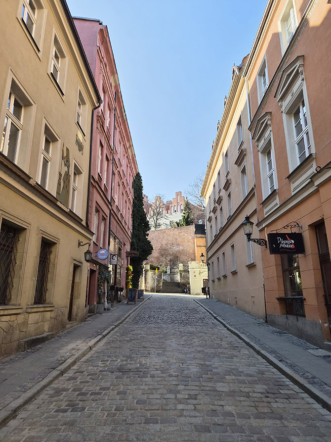 Porównanie aparatów w smartfonach Samsung Galaxy S26 vs iPhone 17. Sprawdź, który jest lepszy [nc1]