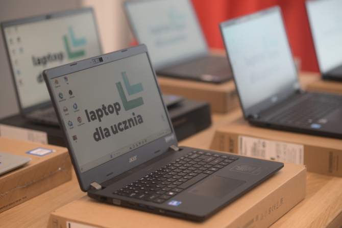 Laptopy dla uczniów klas czwartych - pomysł wart realizacji czy kolejna niepotrzebna strata pieniędzy? [7]