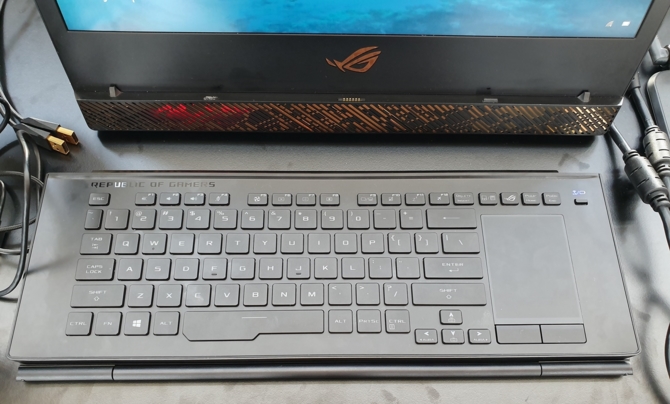 Notebook ASUS ROG Mothership GZ700GX z i9-9980HK i RTX 2080  [9]