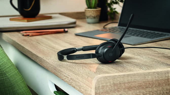 Test słuchawek Jabra Evolve2 30. Takie home office to ja rozumiem - Komfort i mikrofon z fantastyczną redukcją hałasów [nc1]