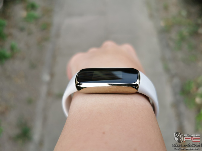 Fitbit Luxe – recenzja stylowego trackera fitness & wellness. Niewielki smartband o sporych możliwościach [nc1]