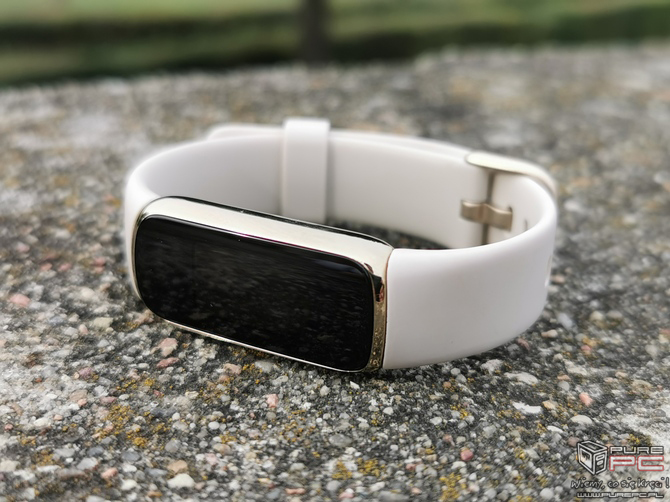 Fitbit Luxe – recenzja stylowego trackera fitness & wellness. Niewielki smartband o sporych możliwościach [nc1]