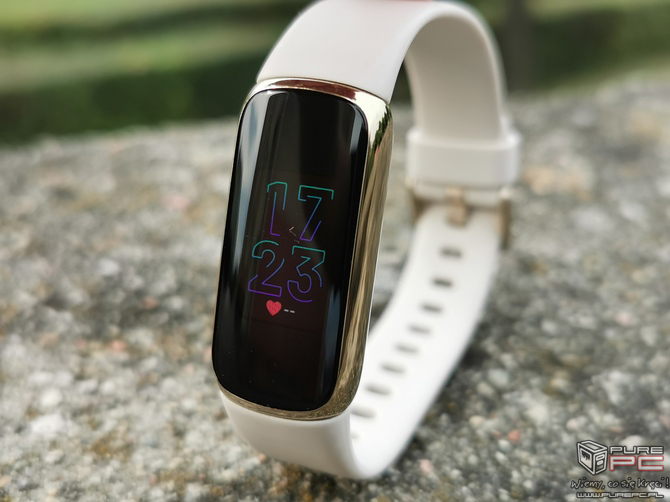 Fitbit Luxe – recenzja stylowego trackera fitness & wellness. Niewielki smartband o sporych możliwościach [nc1]