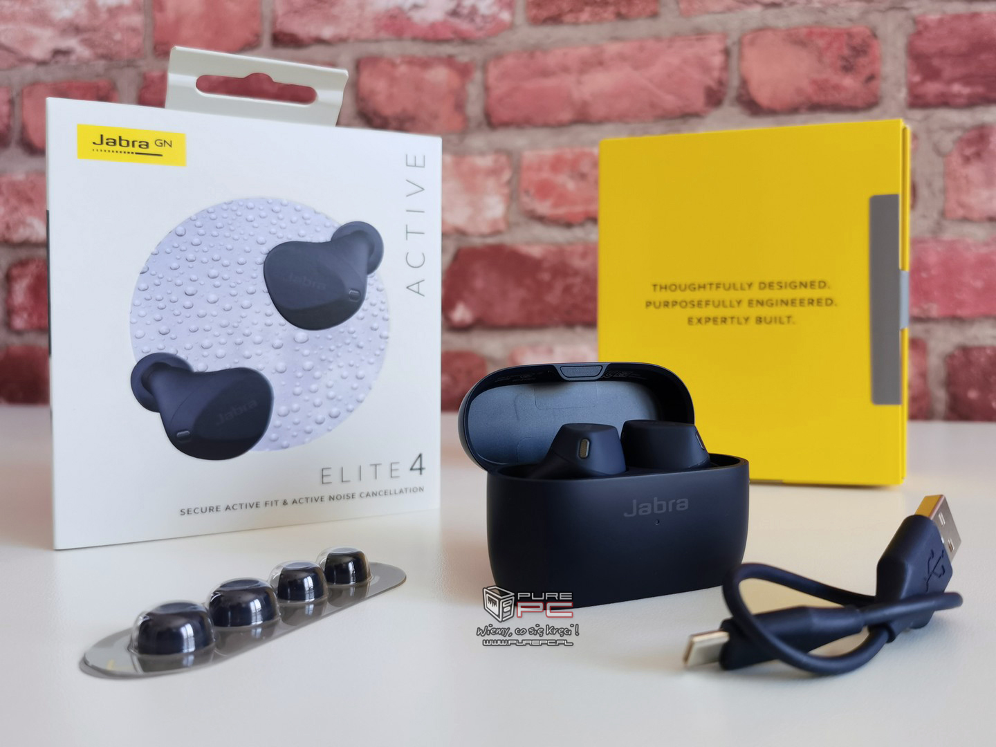 Jabra Elite 4 Active test dokanałowych słuchawek TWS oferujących kodek aptX, ANC oraz