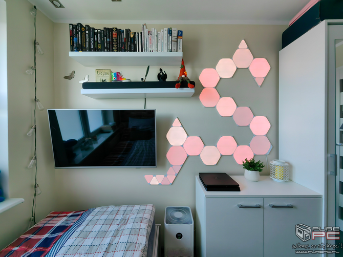 Nanoleaf Shapes Hexagons sparowane z Shapes Mini Triangles - co można uzyskać z połączenia tych oświetleń smart home? [nc1]