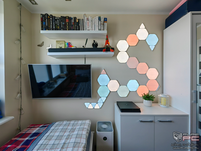 Nanoleaf Shapes Hexagons sparowane z Shapes Mini Triangles - co można uzyskać z połączenia tych oświetleń smart home? [nc1]