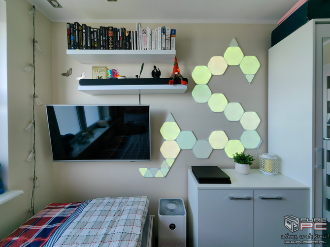 Nanoleaf Shapes Hexagons sparowane z Shapes Mini Triangles - co można uzyskać z połączenia tych oświetleń smart home? [nc1]