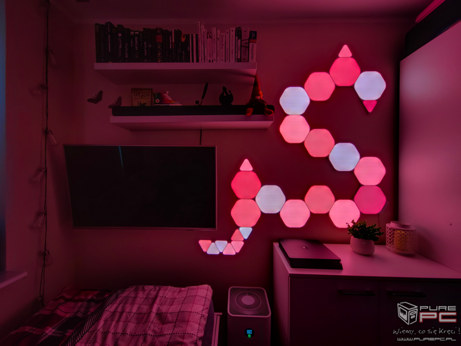 Nanoleaf Shapes Hexagons sparowane z Shapes Mini Triangles - co można uzyskać z połączenia tych oświetleń smart home? [nc1]