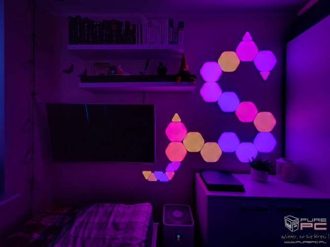 Nanoleaf Shapes Hexagons sparowane z Shapes Mini Triangles - co można uzyskać z połączenia tych oświetleń smart home? [nc1]