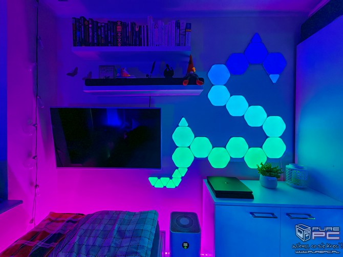 Nanoleaf Shapes Hexagons sparowane z Shapes Mini Triangles - co można uzyskać z połączenia tych oświetleń smart home? [nc1]