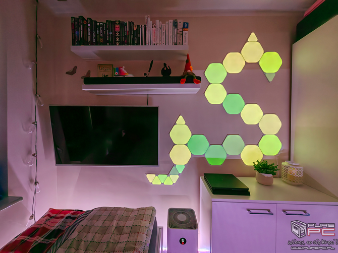 Nanoleaf Shapes Hexagons sparowane z Shapes Mini Triangles - co można uzyskać z połączenia tych oświetleń smart home? [nc1]