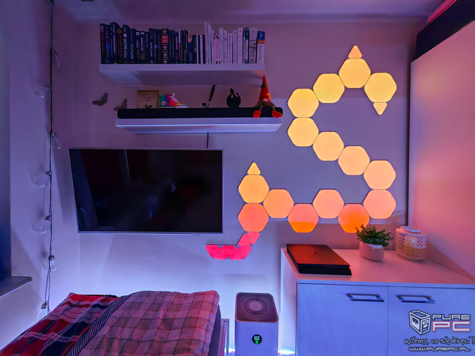 Nanoleaf Shapes Hexagons sparowane z Shapes Mini Triangles - co można uzyskać z połączenia tych oświetleń smart home? [nc1]