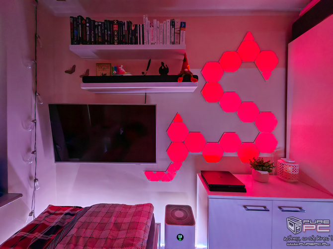 Nanoleaf Shapes Hexagons sparowane z Shapes Mini Triangles - co można uzyskać z połączenia tych oświetleń smart home? [nc1]