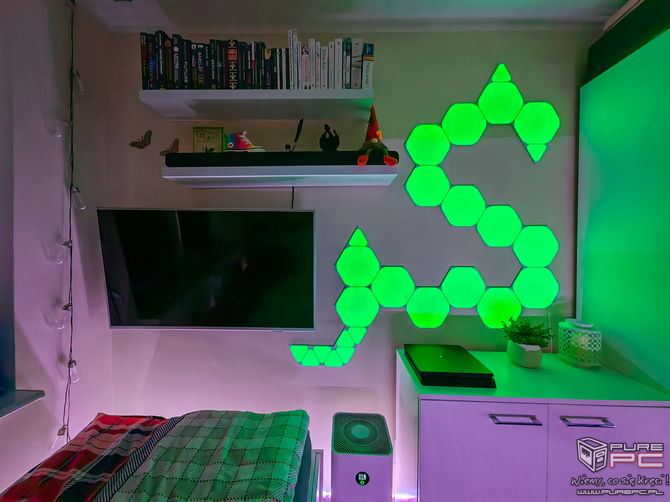 Nanoleaf Shapes Hexagons sparowane z Shapes Mini Triangles - co można uzyskać z połączenia tych oświetleń smart home? [nc1]