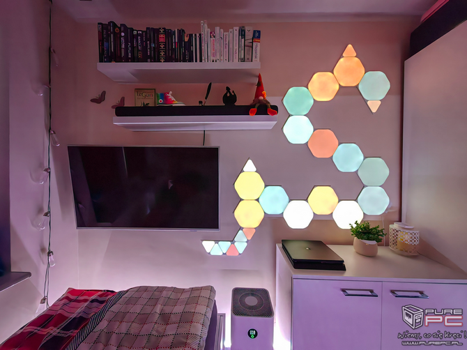 Nanoleaf Shapes Hexagons sparowane z Shapes Mini Triangles - co można uzyskać z połączenia tych oświetleń smart home? [nc1]