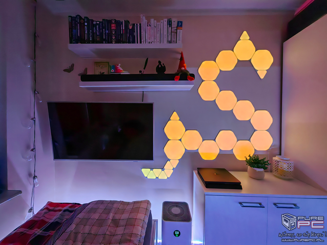 Nanoleaf Shapes Hexagons sparowane z Shapes Mini Triangles - co można uzyskać z połączenia tych oświetleń smart home? [nc1]