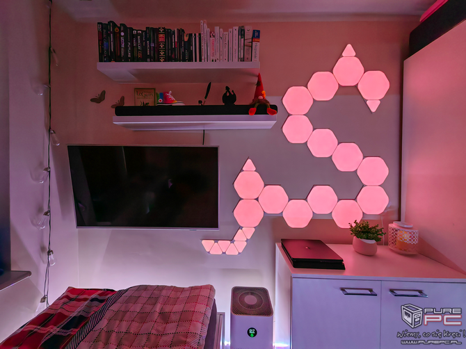 Nanoleaf Shapes Hexagons sparowane z Shapes Mini Triangles - co można uzyskać z połączenia tych oświetleń smart home? [nc1]