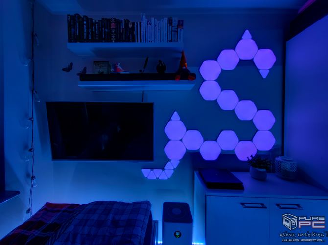 Nanoleaf Shapes Hexagons sparowane z Shapes Mini Triangles - co można uzyskać z połączenia tych oświetleń smart home? [nc1]