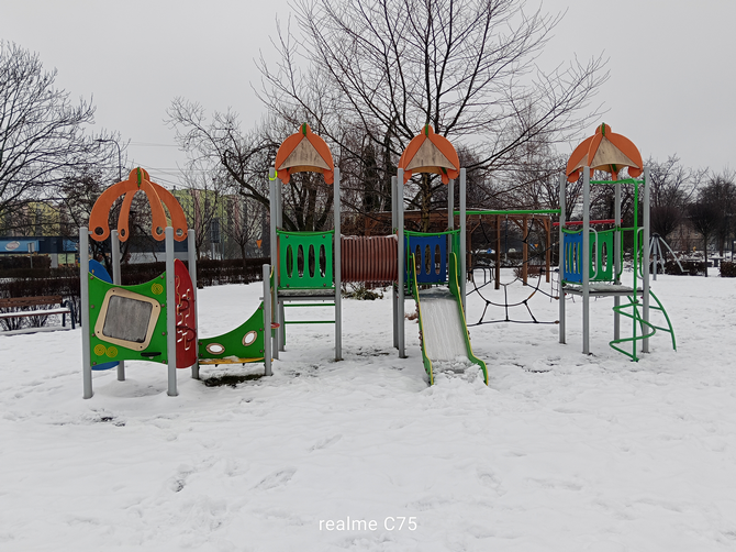 Test smartfona realme C75 - niedrogi model z dobrym aparatem i wytrzymałą obudową. Szkoda tylko, że nie grzeszy wydajnością... [nc1]