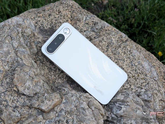 Test smartfona realme 16 5G - uroczy model z wytrzymałą obudową, baterią 6550 mAh i... lusterkiem do zdjęć selfie [nc1]