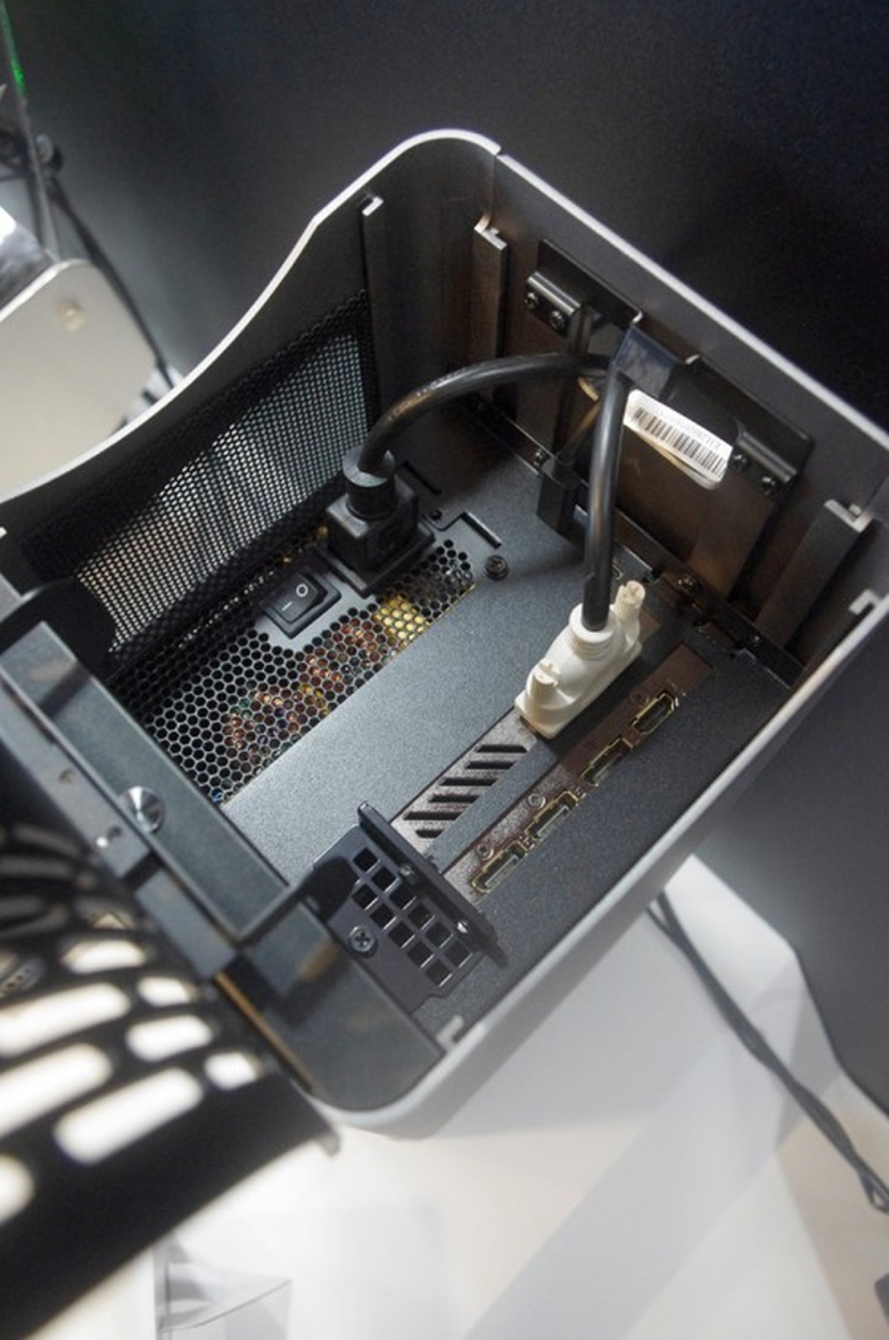 Наружная видеокарта для ноутбука. Жесткий диск в системном блоке. Adidas coreraser. Rtx 3070 gigabyte. Внешняя видеокарта 1u.