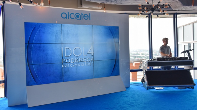 Alcatel Idol 4 i Idol 4S - smartfony z goglami VR w zestawie [4]