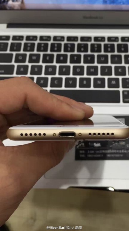 Prototyp Apple iPhone 7 uchwycony na filmie i zdjęciach [4]