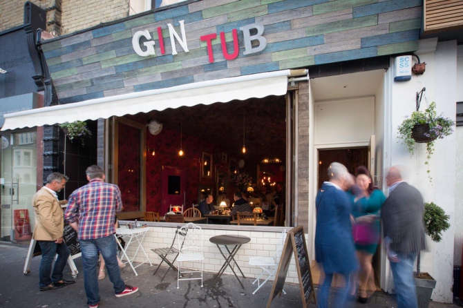 Gin Tub - bar, który całkowicie odciął się od sygnału GSM [1]