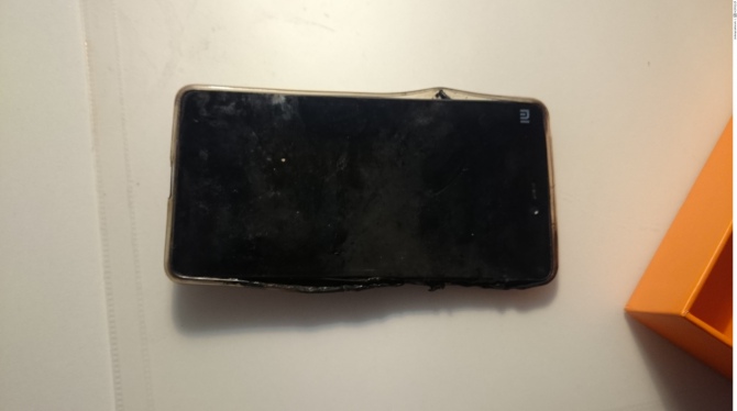 Telefon Xiaomi MI4C wybuchł koło głowy polskiego użytkownika [1]