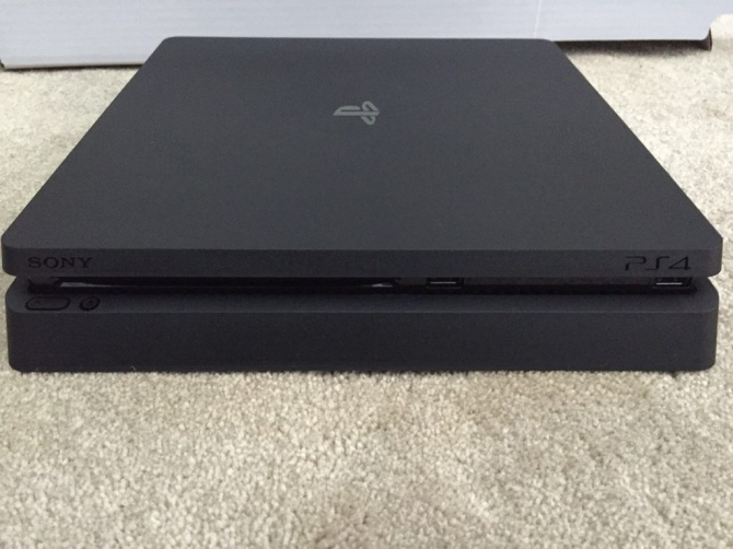 Sony PlayStation 4 Slim - wyciekły pierwsze zdjęcia [2]