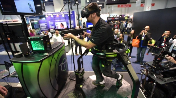 Virtuix Omni - Bieżnia do VR opuszcza fabrykę, ceny wzrosną [1]