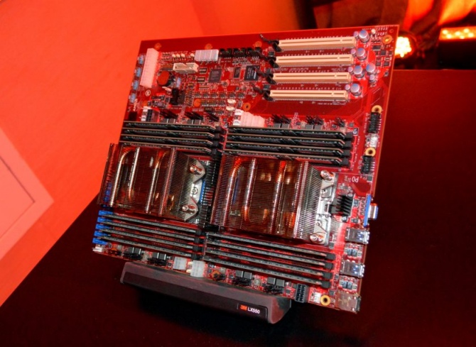 AMD Naples - 16-rdzeniowy układ pozuje do zdjęć [3]