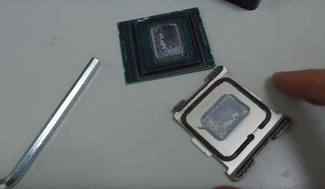 Skylake-X i Kaby Lake-X bez lutowanego IHS, tylko z  glutem [1]