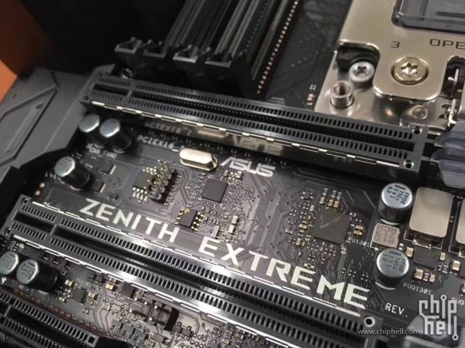 Asus X399 ROG Zenith Extreme - co w środku pudełka? [4]