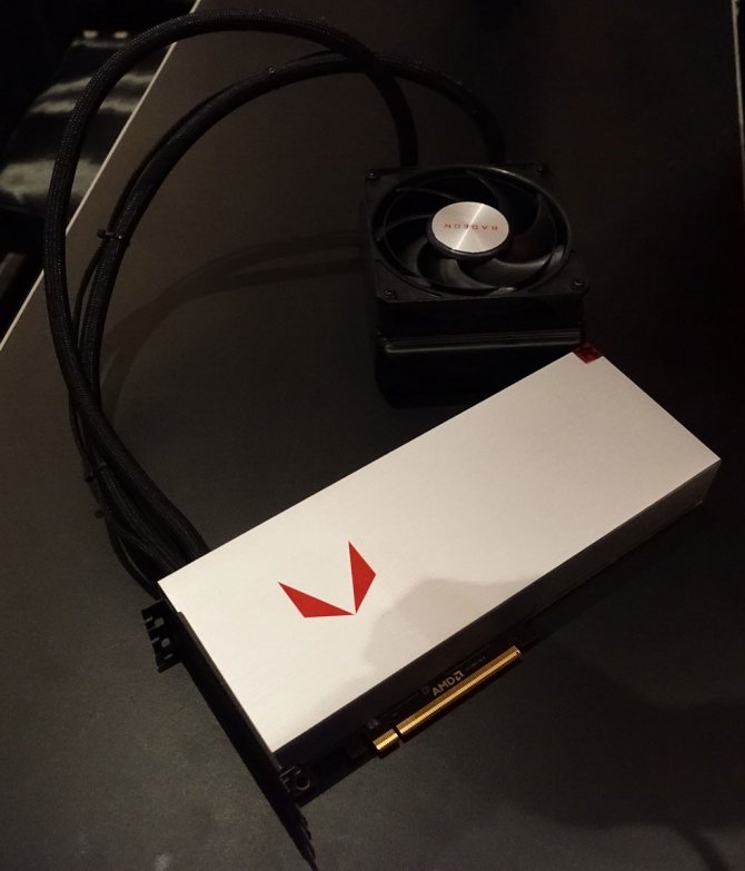 AMD Radeon RX Vega pozuje do zdjęć w dwóch różnych wersjach [3]