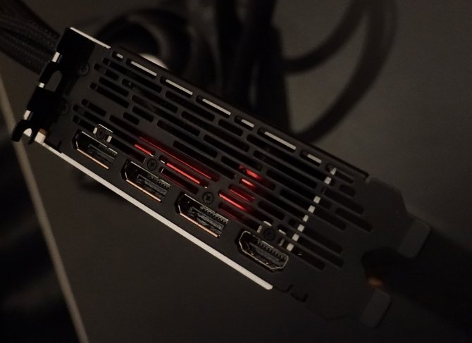 AMD Radeon RX Vega pozuje do zdjęć w dwóch różnych wersjach [4]