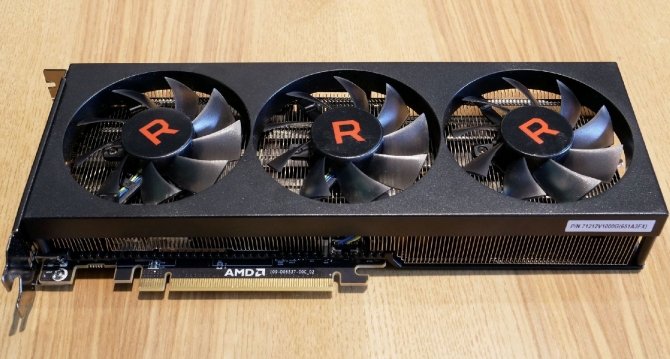 AMD Radeon RX Vega 56 - prototyp z trzema wentylatorami [1]