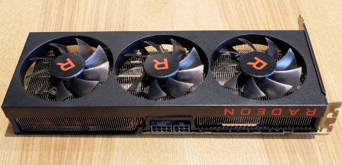 AMD Radeon RX Vega 56 - prototyp z trzema wentylatorami [2]