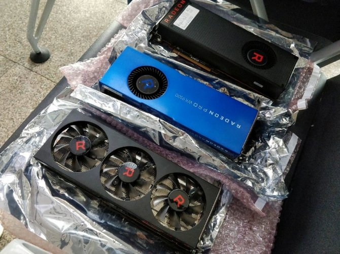 AMD Radeon RX Vega 56 - prototyp z trzema wentylatorami [6]