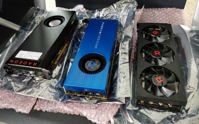 AMD Radeon RX Vega 56 - prototyp z trzema wentylatorami [8]