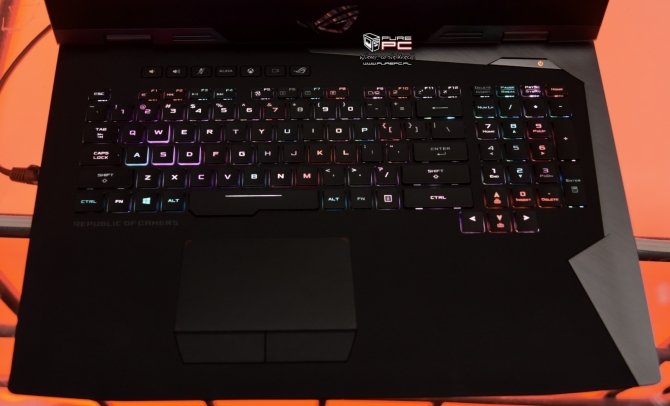 ASUS ROG Chimera - laptop z matrycą o odświeżaniu 144 Hz [3]