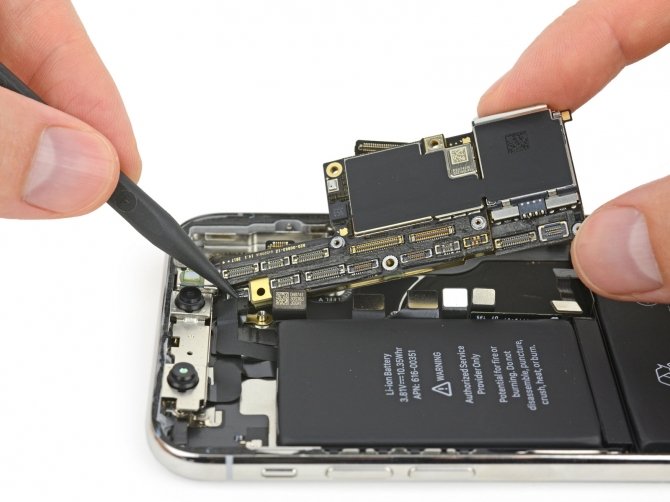 Apple iPhone X - smartfon rozebrany na części pierwsze [2]