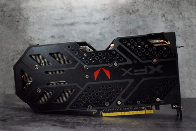 XFX kusi autorskim modelem karty graficznej Radeon RX Vega [2]