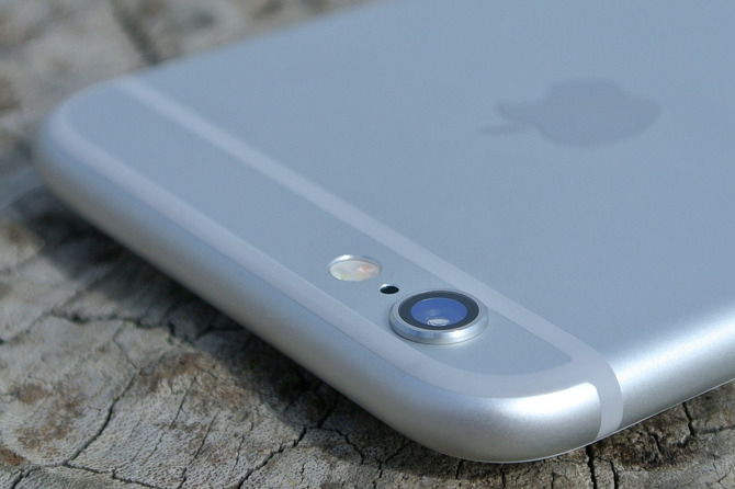Apple potwierdza, że celowo spowalnia starsze iPhone'y [1]