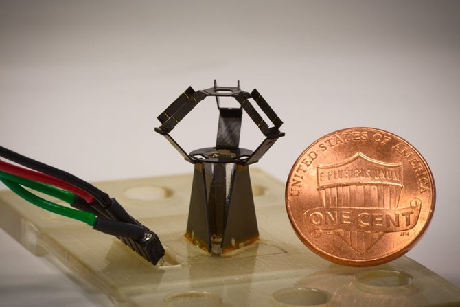 milliDelta - miniaturowy robot z Harvardu wielkości 1 centa [1]