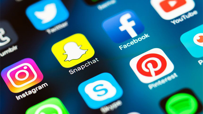 Facebook traci użytkowników na rzecz Instagrama i Snapchata [1]