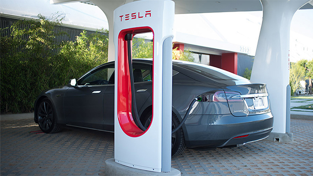 Ładowanie samochodów Tesla w USA drożeje nawet o 100% [3]